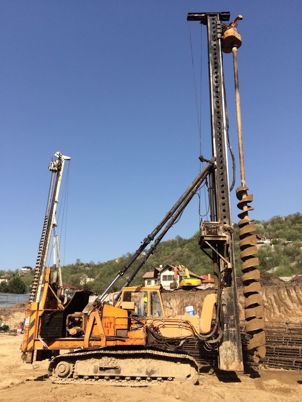 Delmag RH 0912 на LIEBHERR R932 — Буровая установка. Навесное буровое оборудование на базе экскаватора Liebherr (ТОО АЛУА, Алматы)