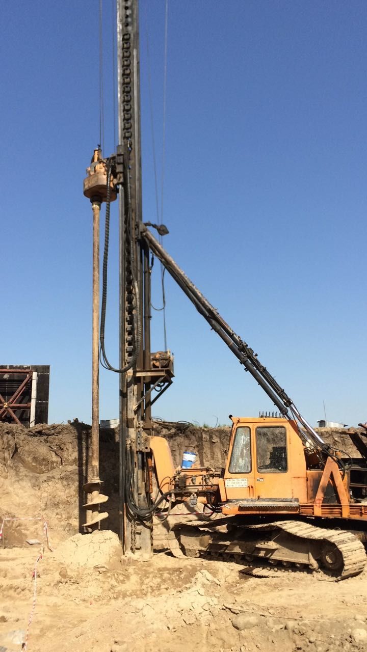 Delmag RH22 на CAT 330B — Буровая установка. Навесное буровое оборудование на базе экскаватора Caterpillar (ТОО АЛУА, Алматы)